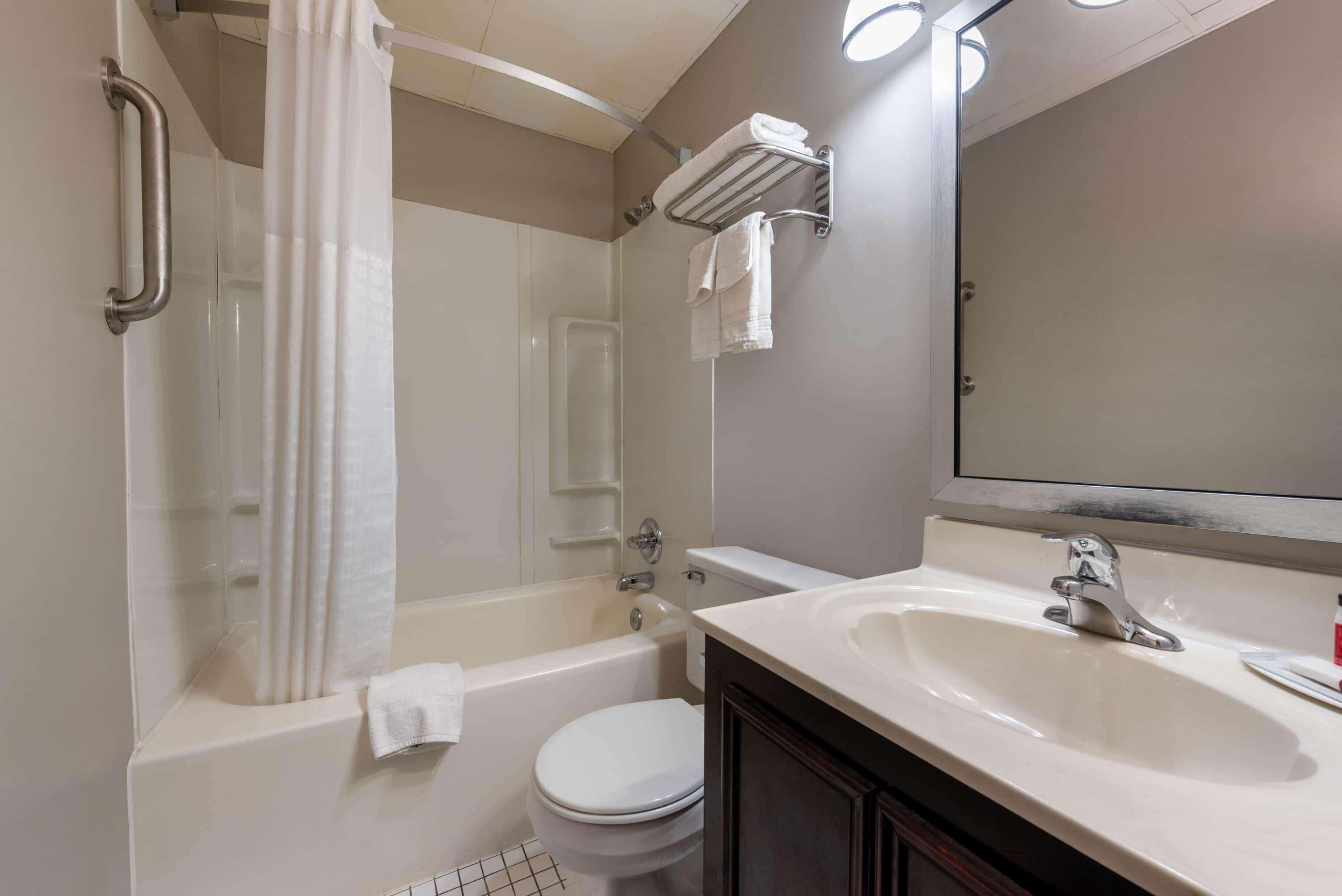 Отель Super 8 Cleveland North Ridgeville Экстерьер фото