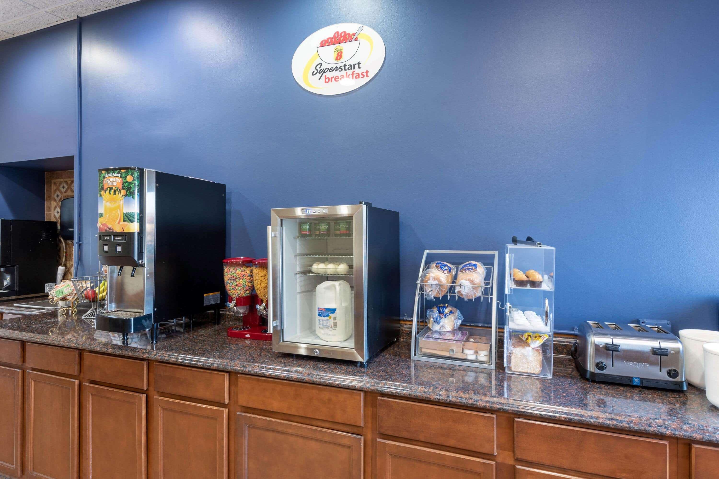 Отель Super 8 Cleveland North Ridgeville Экстерьер фото