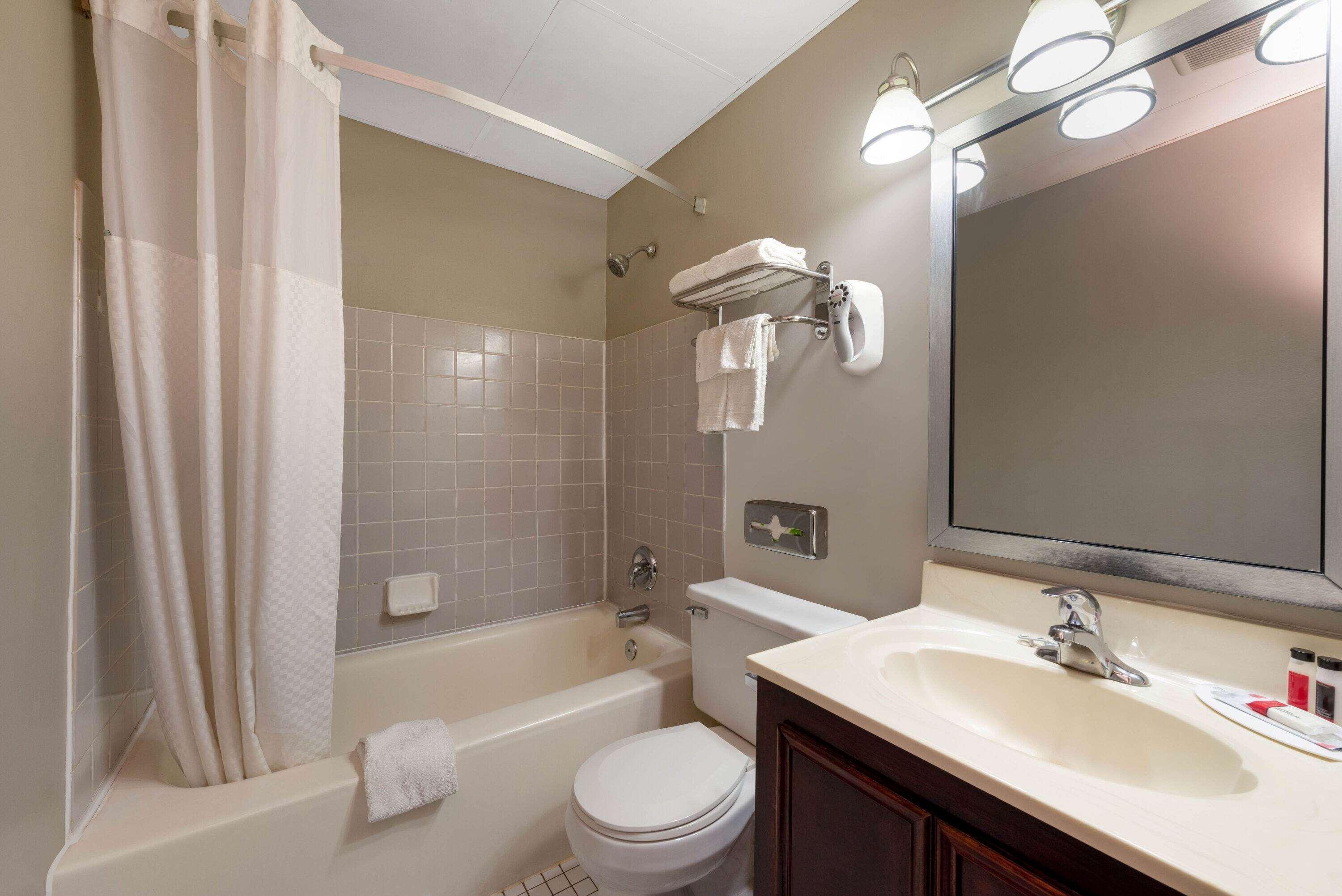 Отель Super 8 Cleveland North Ridgeville Экстерьер фото