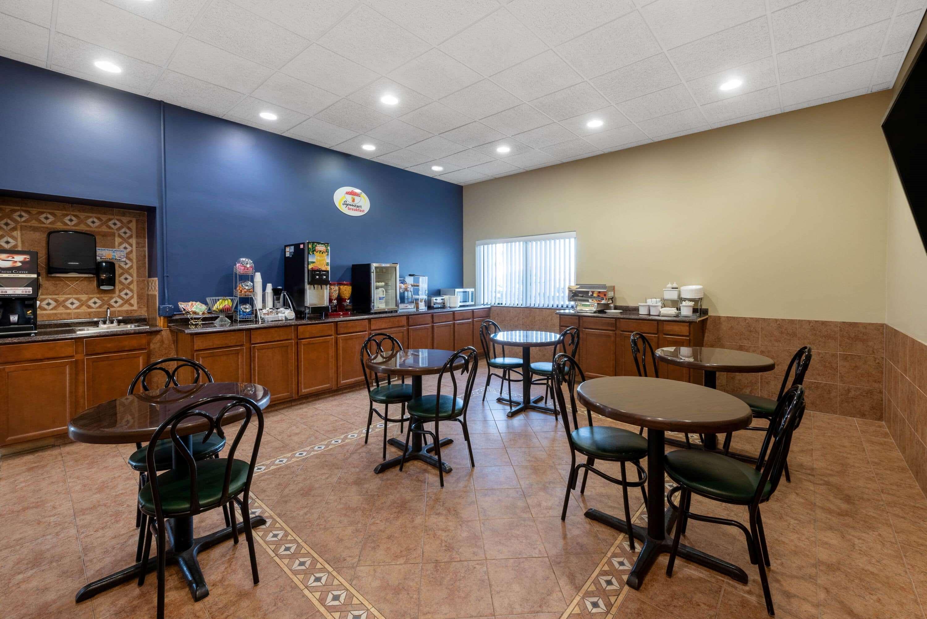 Отель Super 8 Cleveland North Ridgeville Экстерьер фото