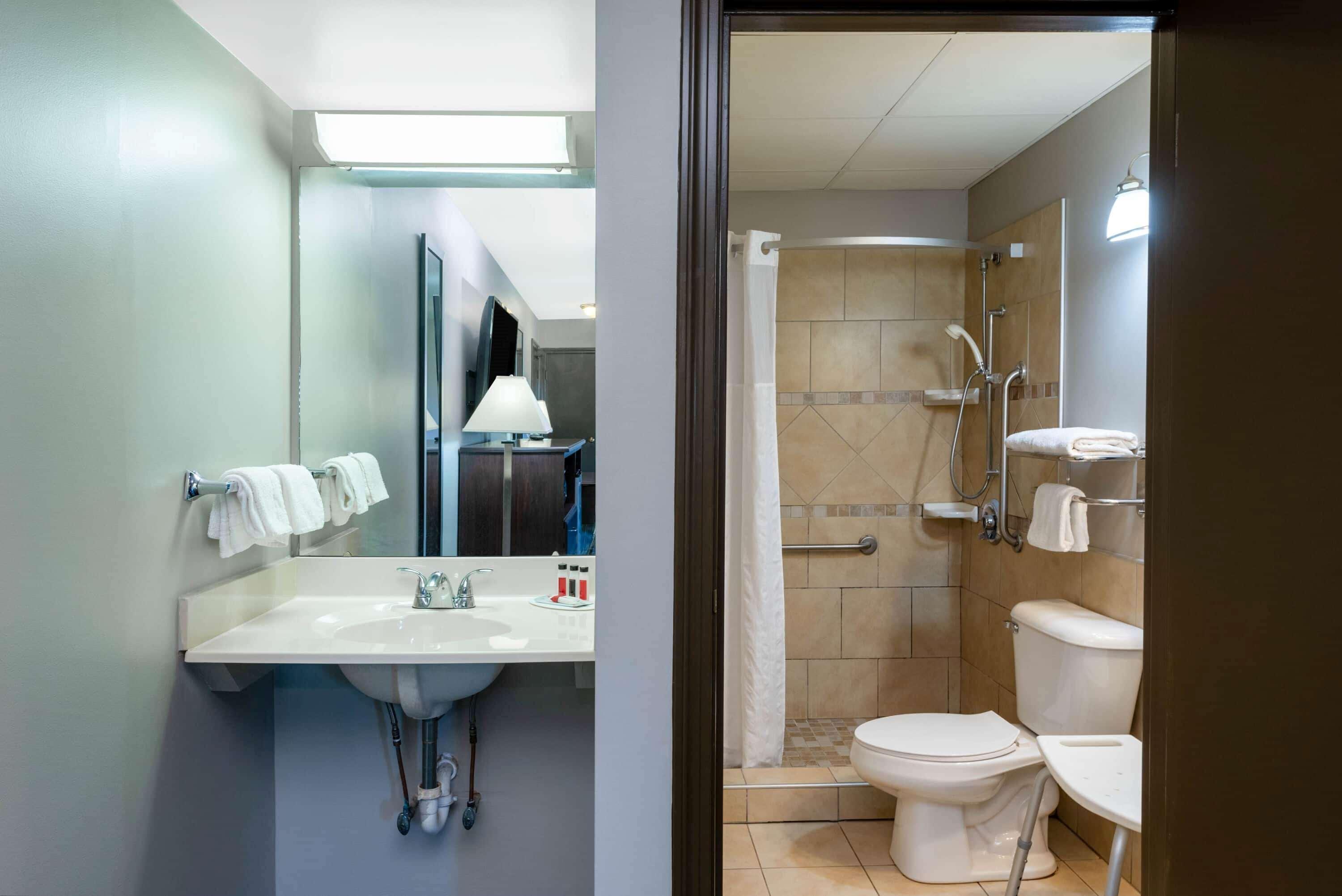 Отель Super 8 Cleveland North Ridgeville Экстерьер фото