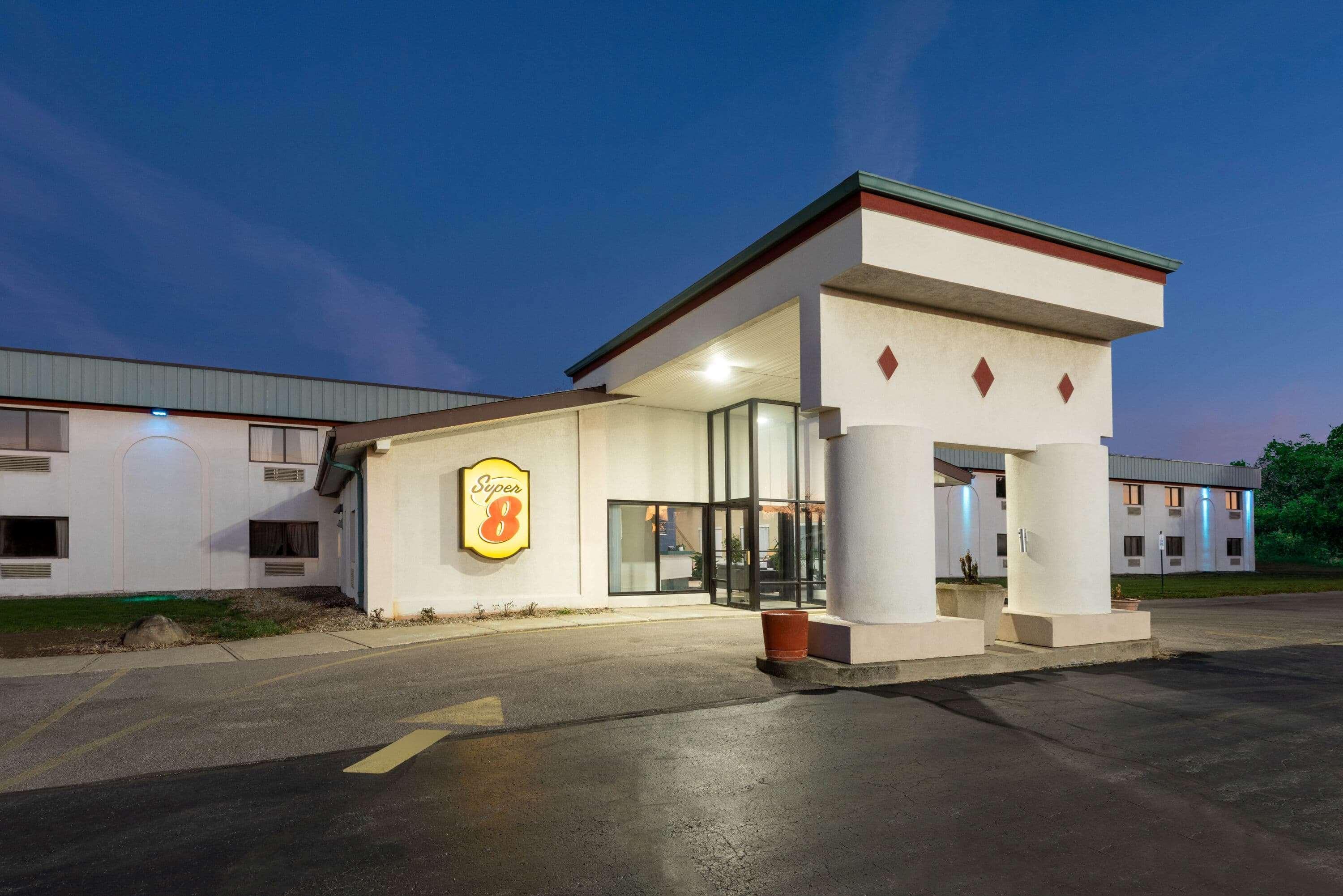 Отель Super 8 Cleveland North Ridgeville Экстерьер фото
